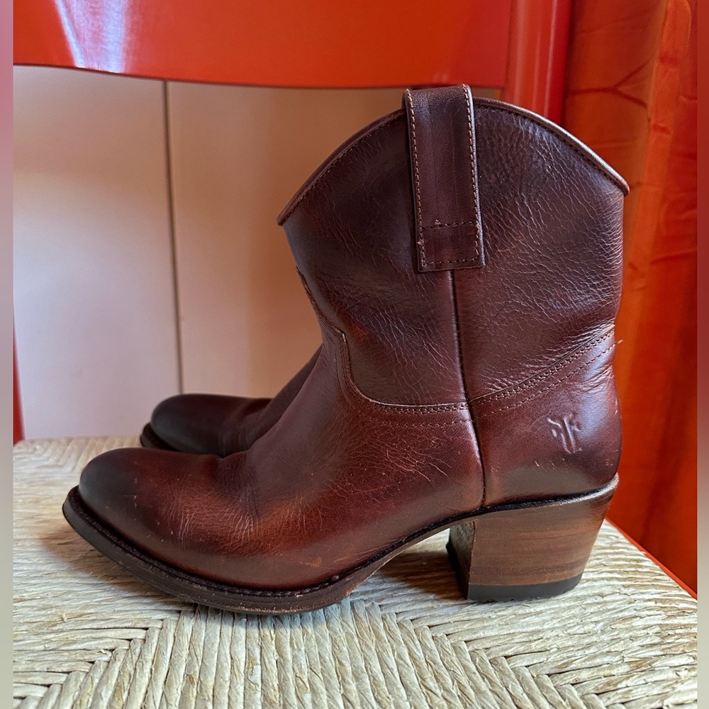 Frye Deborah Lug Short Redwood - Size 7 - Preowned